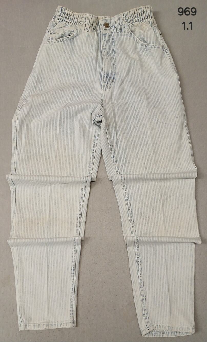 Lee (8M) Vintage High Rise Tapered Leg Light Wash Jeans